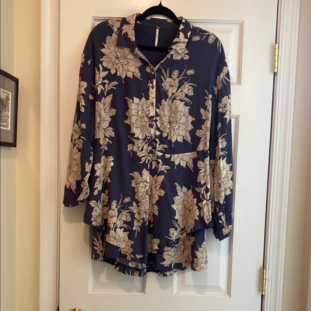 Free People Long sleeve blueish-grey & ivory floral button down tunic